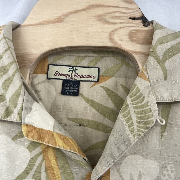 COPY - Tommy Bahama 100% Silk Shirt L Hawaiian Yellow Multicolar Floral Tropica… - Picture 3 of 4